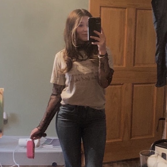 Profile Picture of Erica Pyle (@ericabelle406) on Poshmark