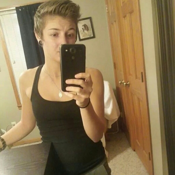 Profile Picture of Jennifer Degrandchamp (@jennnd) on Poshmark