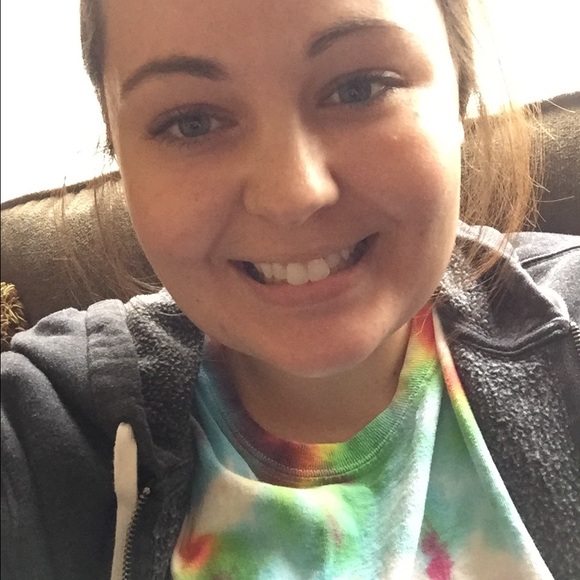 Profile Picture of Stephanie Kropp (@stephaniekropp) on Poshmark