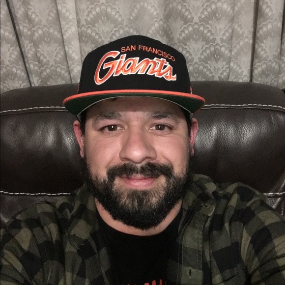 Profile Picture of Adam Valdivia (@adam_valdivia) on Poshmark