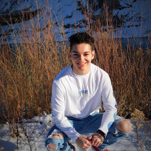 Profile Picture of Tomas Gonzales (@tomasgonzale668) on Poshmark