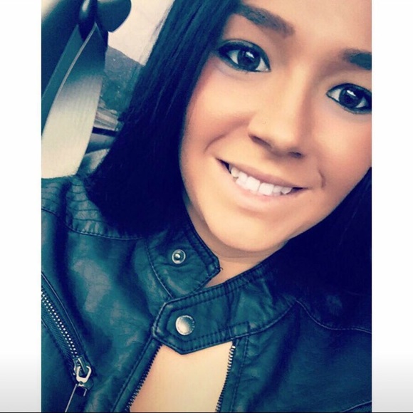 Profile Picture of Alyssa Gulyas (@alyssagulyas) on Poshmark