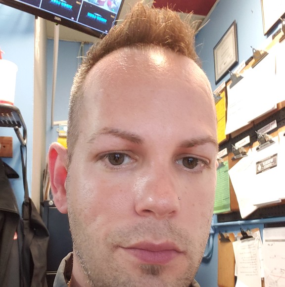 Profile Picture of Scott Burbank (@scottburbank) on Poshmark