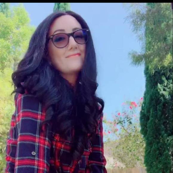 Profile Picture of Mari Scalici (@mari_hell) on Poshmark