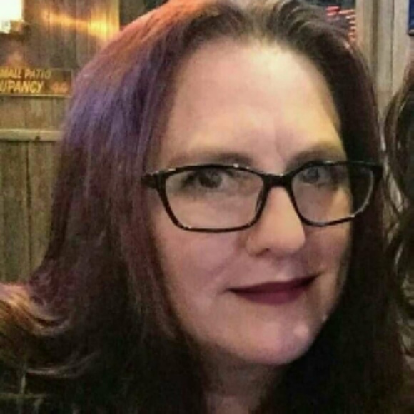 Profile Picture of Shawn renee Powell (@spocketpeeps) on Poshmark