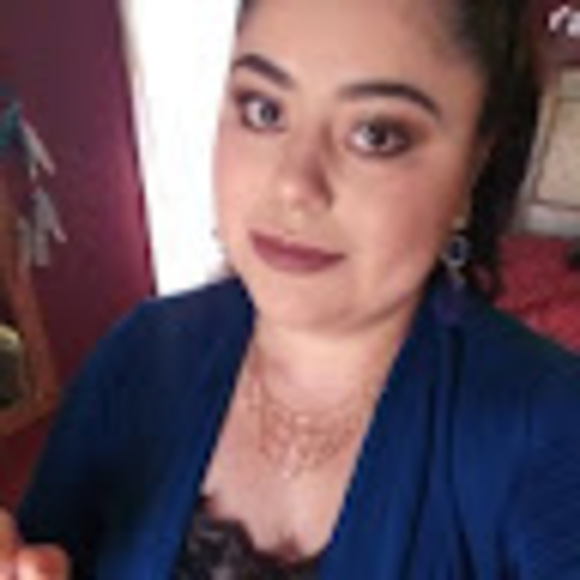 Profile Picture of Fabiola Flores (@ff891104) on Poshmark