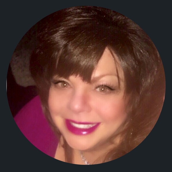 Profile Picture of Nancy Simon (@nsimon915) on Poshmark