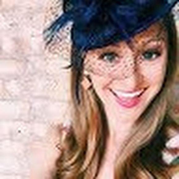 Profile Picture of Amanda Swanson (@aeswanson02) on Poshmark