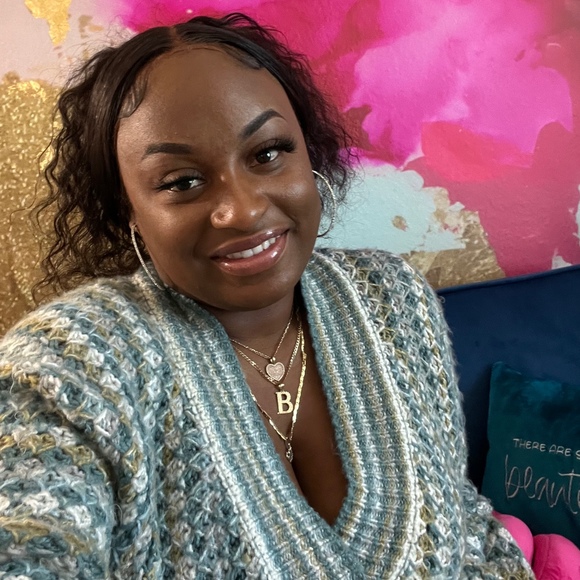 Profile Picture of Robin Chandler (@rlatrice08) on Poshmark