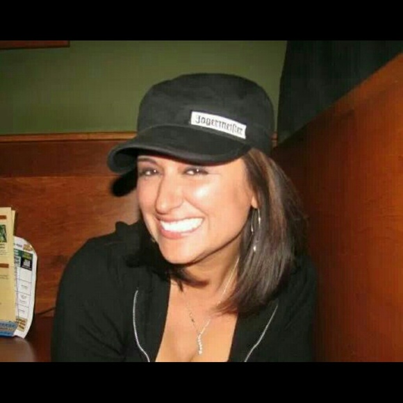 Lucy Cornett - Poshmark Profile Picture of Lucy Cornett (@lucycor) on Poshmark