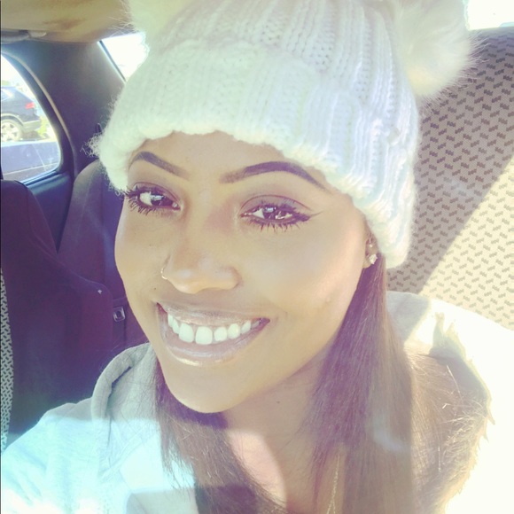 Profile Picture of Daree Savoy (@alexsavoy) on Poshmark