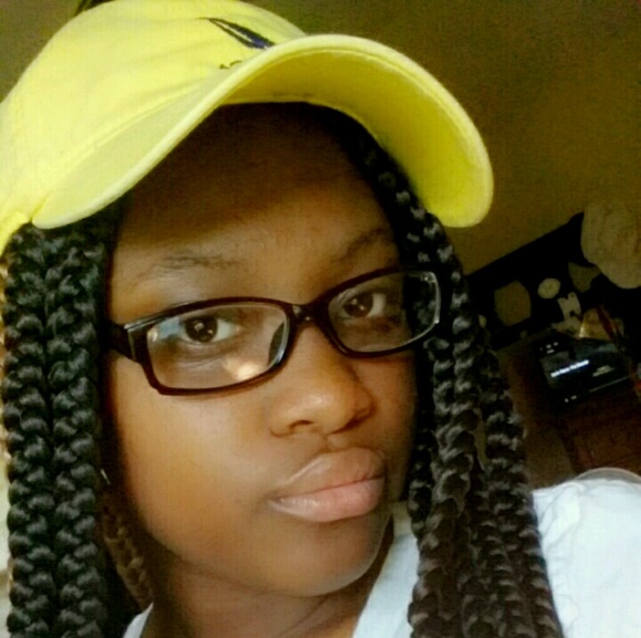 Profile Picture of Simone Woods (@mone_woods) on Poshmark