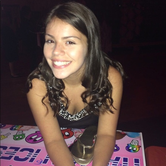 Profile Picture of Julia Troost (@jtroost1) on Poshmark