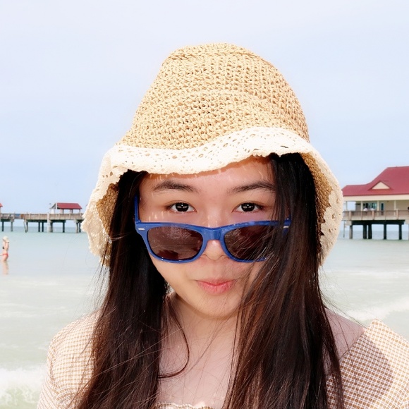 Profile Picture of Qianqian Wei (@rosieleonor) on Poshmark