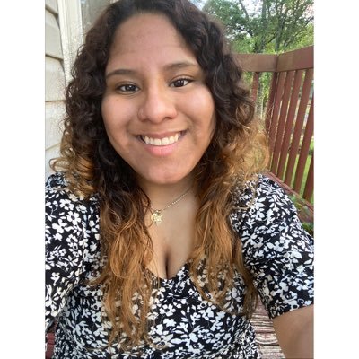 Profile Picture of R.Isabel Hernandez (@RosaIsah) on Twitter