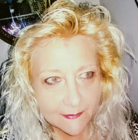 Profile Picture of Lisa Dolan (@treasl_lre) on Poshmark