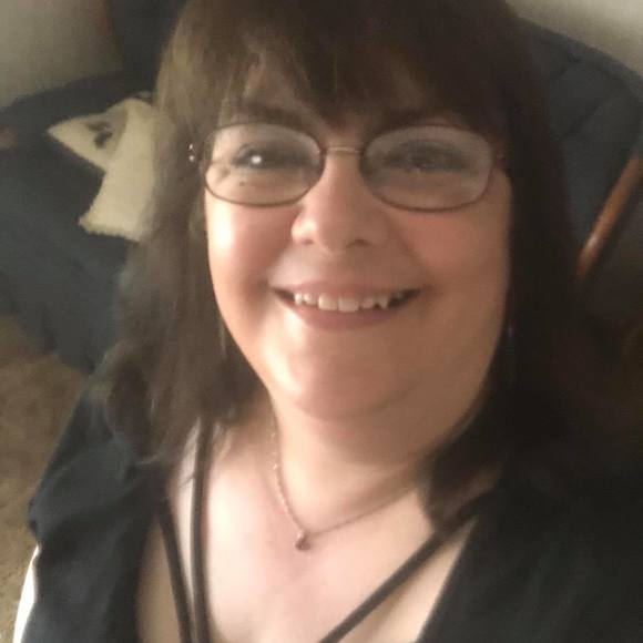 Profile Picture of Darlene Strader (@darlenestrader) on Poshmark
