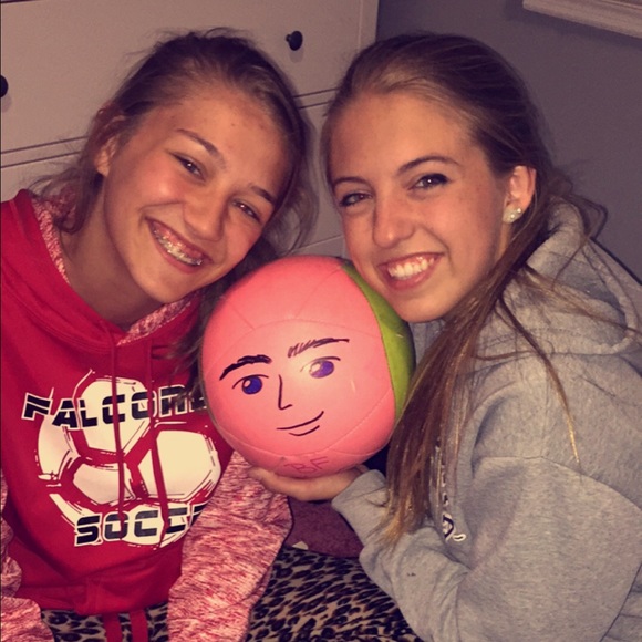 Isabelle Dyckes - Poshmark Profile Picture of Isabelle Dyckes (@issy_dyckes13) on Poshmark