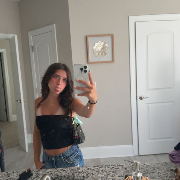Profile Picture of Isabella (@.isabellascali) on Tiktok
