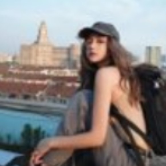 Profile Picture of Jen Robert (@jen679rh143) on Poshmark