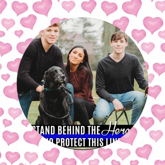 Laura Campbell - Poshmark Profile Picture of Laura Campbell (@triffo5) on Poshmark