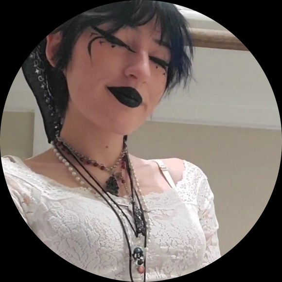 Profile Picture of Dani Cortez (@sitara_cortez) on Poshmark