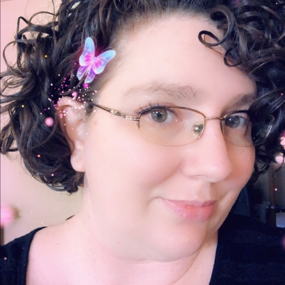 Profile Picture of Noel Brooks (@tweety25882) on Poshmark