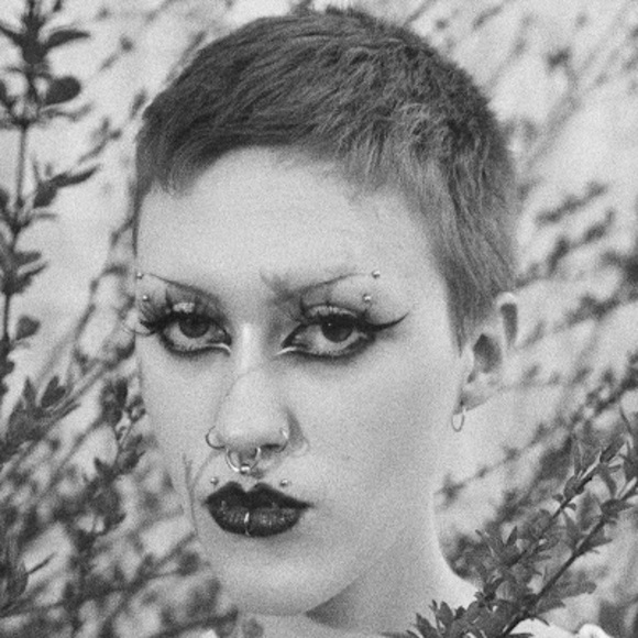 Profile Picture of El Schiermeyer (@elschiermeyer) on Poshmark