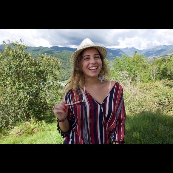 Profile Picture of Isabela Carvalho (@bela23) on Poshmark