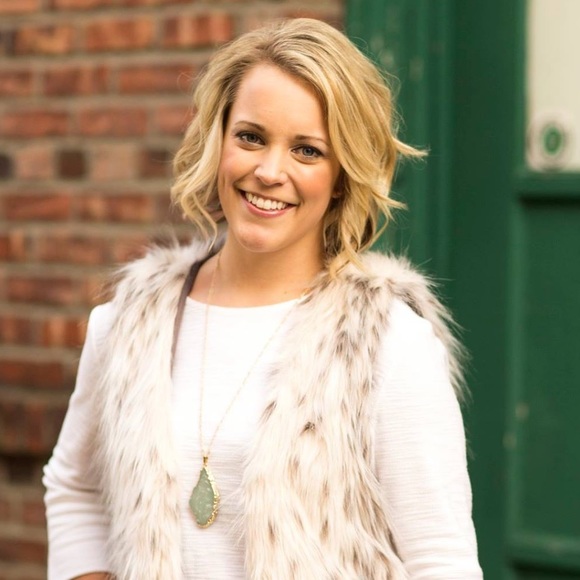 Profile Picture of Stephanie Corey (@scc422) on Poshmark