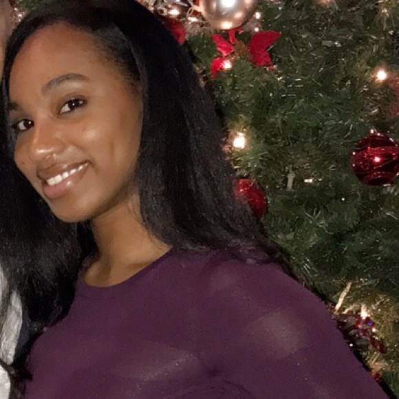 Profile Picture of Myre E (@myreion) on Poshmark