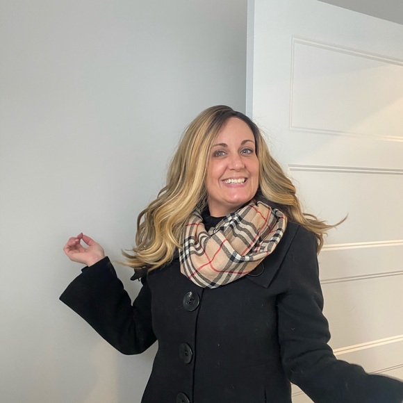 Profile Picture of Mindy Mackinnon (@mindymackinnon) on Poshmark