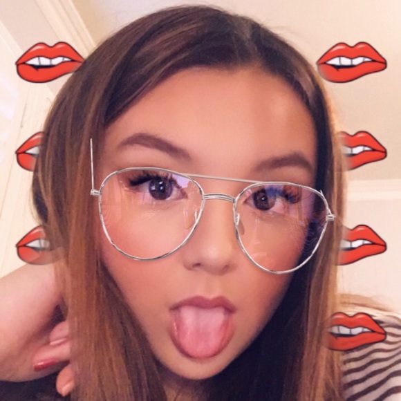 Simone Gonzales - Poshmark Profile Picture of Simone Gonzales (@simonegonzales) on Poshmark