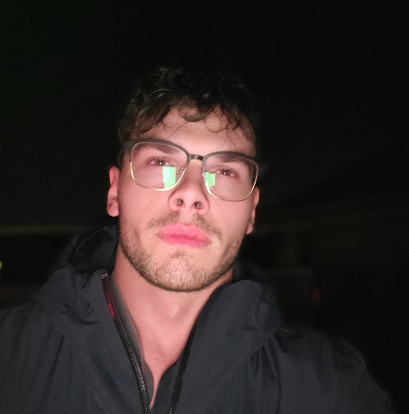 Profile Picture of Austin Andrews (@austinholt0704) on Poshmark