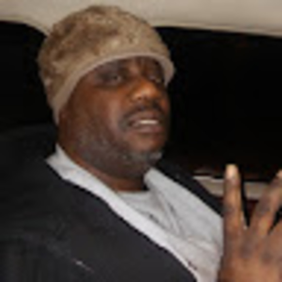 Profile Picture of Robert Frost (@tamacymbals) on Poshmark