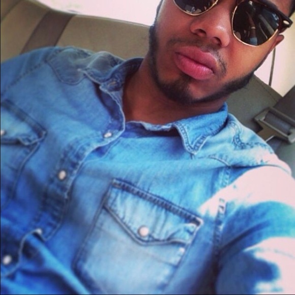 Profile Picture of Joshua Jerez (@jayraww) on Poshmark