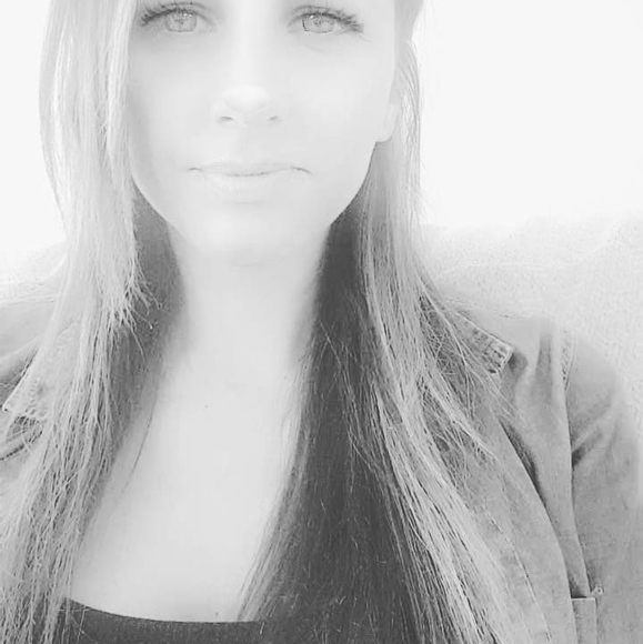 Profile Picture of Andrea Ghegan (@andreaghegan) on Poshmark