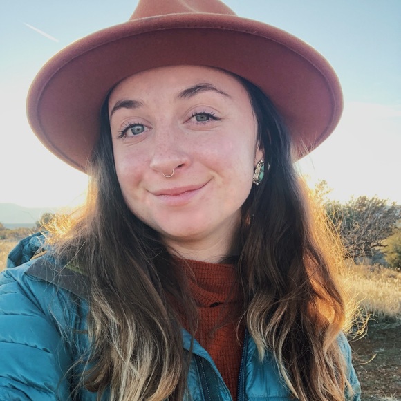 Profile Picture of Joy Dannelly (@joydannelly) on Poshmark