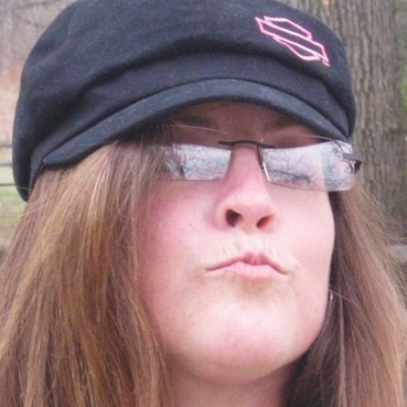 Profile Picture of Geniece Schaber (@photochick101) on Poshmark