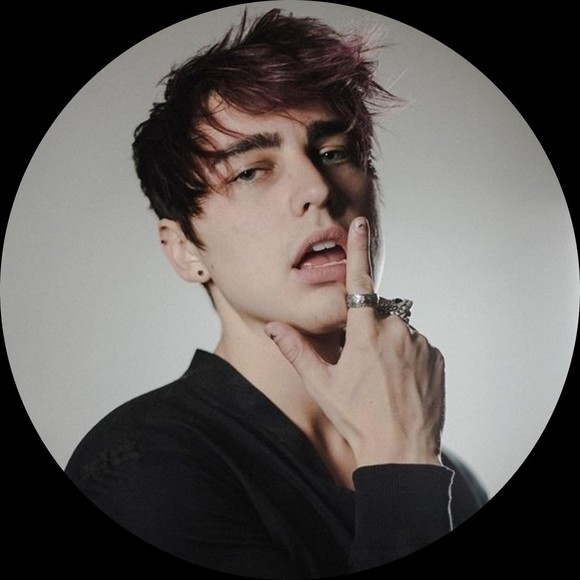 Profile Picture of Isabelle Hansen (@63682) on Poshmark