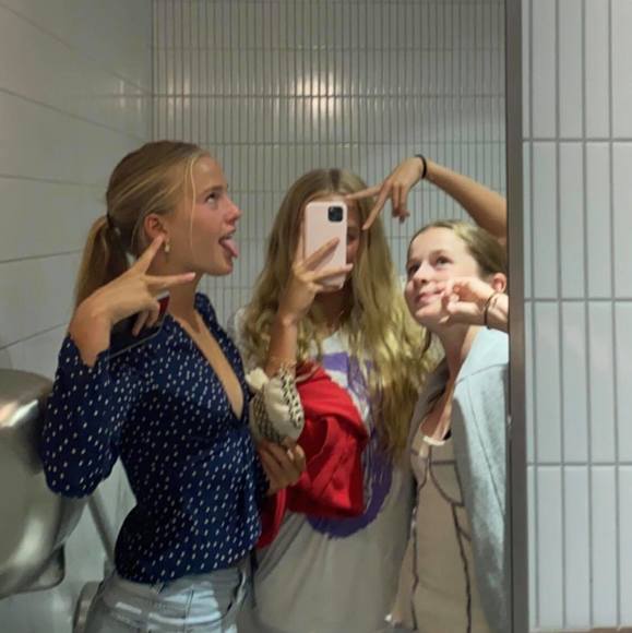 Profile Picture of Tia Emmott bennett (@tiaeb1234) on Poshmark