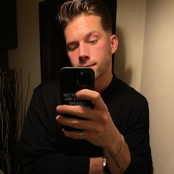 Profile Picture of Jordan Wojcik (@wojcik_jordan) on Poshmark