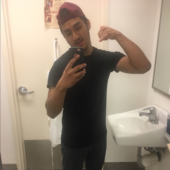 Profile Picture of Kevin Catalan (@kevin0810) on Poshmark