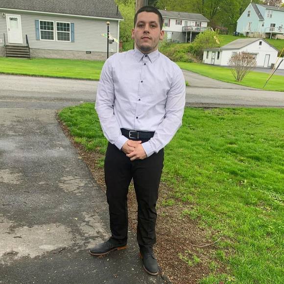 Profile Picture of Andrew Feliciano (@andrewartist911) on Poshmark