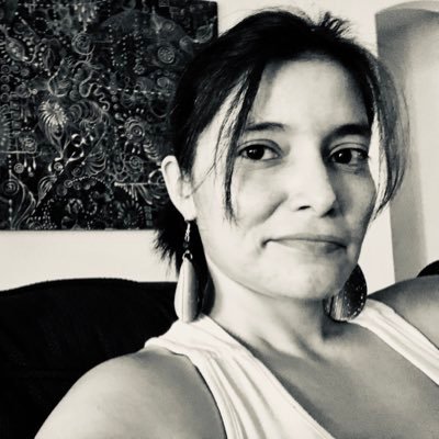 Profile Picture of Lori Martinez (@LiteralLori) on Twitter