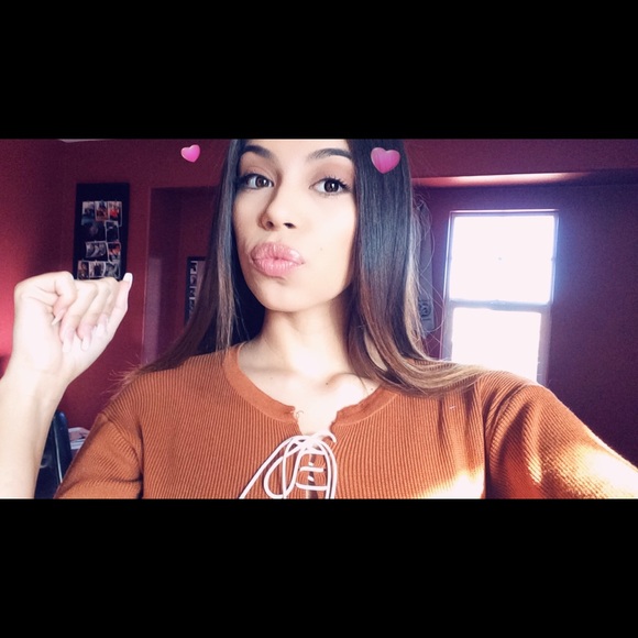 Profile Picture of Jasmine Cardenas (@bvbybetsy) on Poshmark