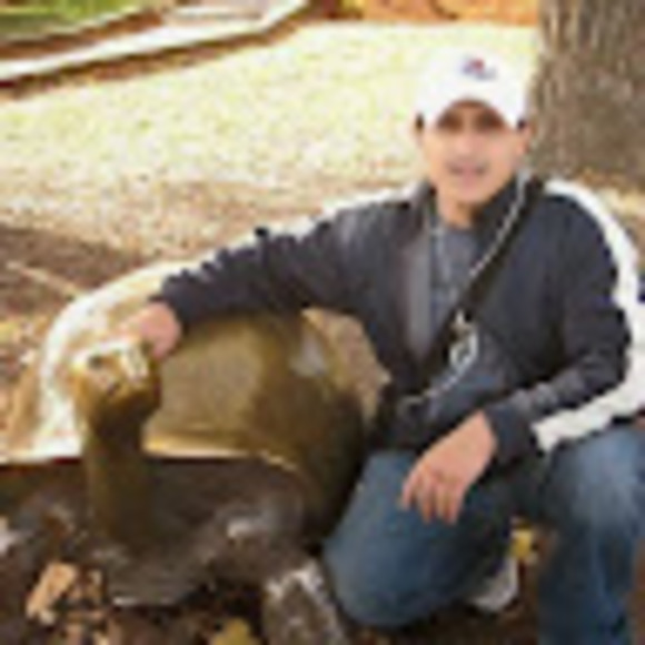 Profile Picture of Ronald Arcondo (@leocute2023) on Poshmark