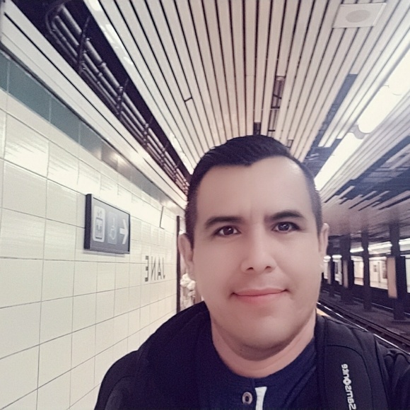 Profile Picture of Carlos Mandujano (@kingkey78) on Poshmark