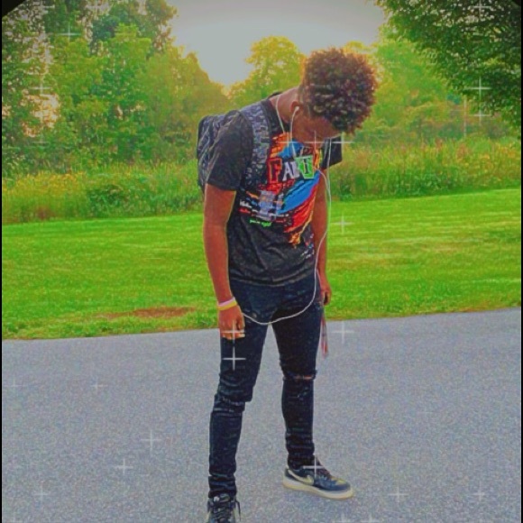 Profile Picture of Devin Hunt (@hoodiedev) on Poshmark