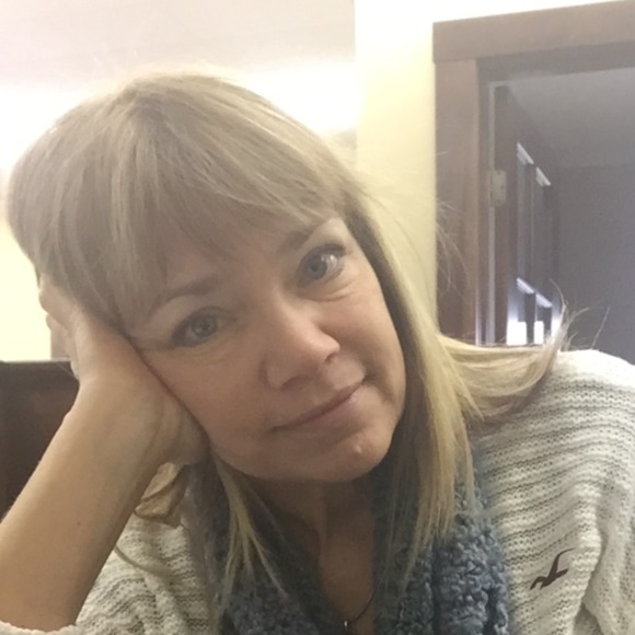 Profile Picture of Nora Sallows (@noraartiste) on Poshmark